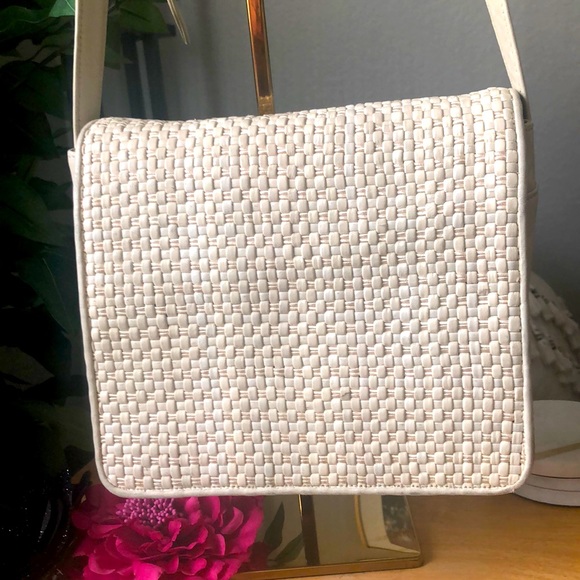 Sharif Handbags - EUC SHARIF LEATHER SHOULDER/CROSSBODY BAG